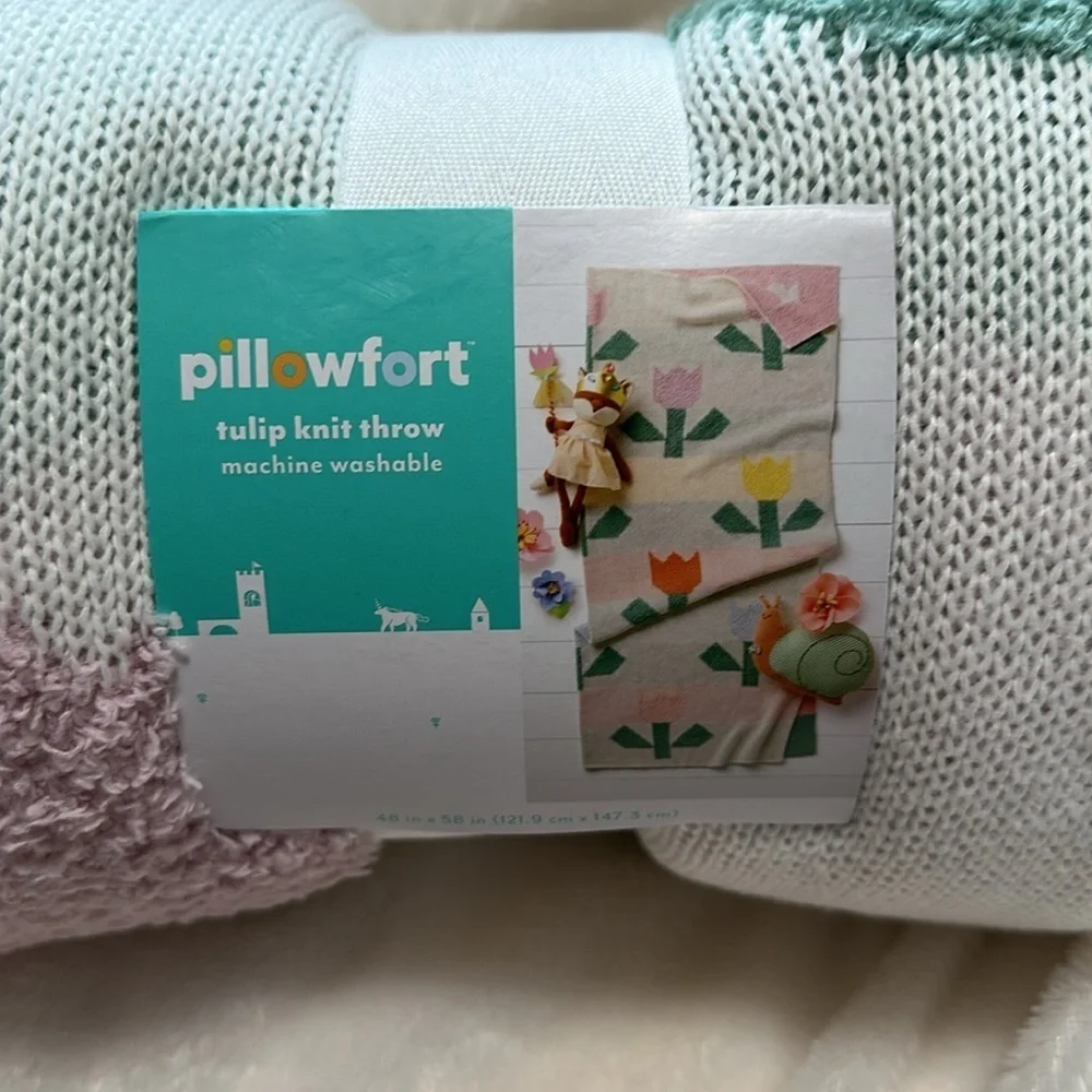 TARGET PILLOWFORT TULIP KNIT THROW 48